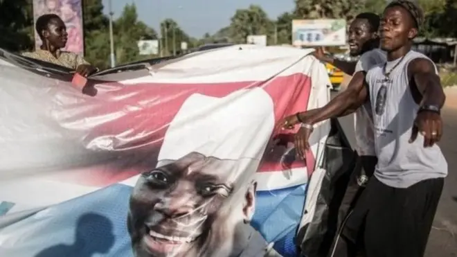 أنصار بارو يحتفلون في الشوارع