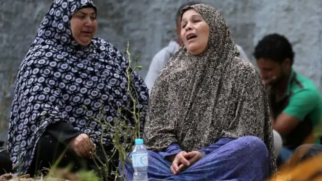 Kurtarma çalışmaları sürerken, göçmen yakınlarının bekleyişi devam ediyor.