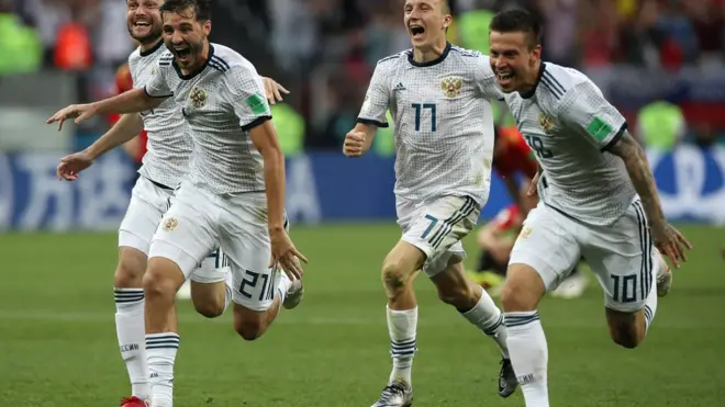 러시아는 승부차기에서 4-3으로 스페인을 누르고 8강에 진출했다