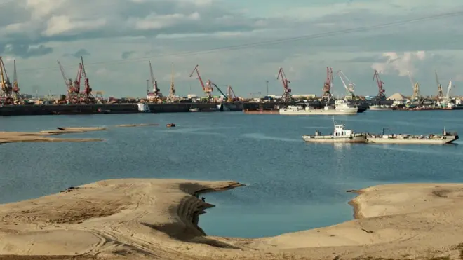 В сентябре в Якутстке объявили режим ЧС из-за низкого уровня в Лене. Властям пришлось ограничить судоходство