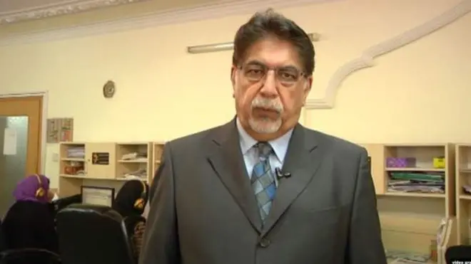 محمد اکبر ایازي په کندهار کې زېږېدلی و او تر دولسم ټولګي یې هلته زدکړې کړې وې