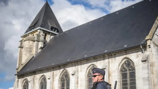 Настоятель Жак Амель был убит исламистами прямо в церкви в Сент-Этьен-дю-Рувре