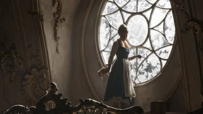 Aktris Emma Watson berperan sebagai Belle dalam film Beauty and the Beast.