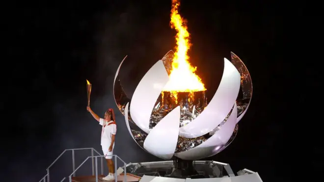 Naomi Osaka'nın yaktığı Olimpiyat meşalesiyle birlikte oyunlar resmen başladı