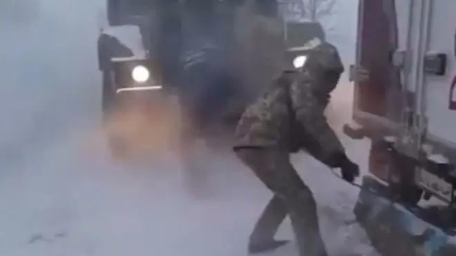 Мінусові температури і потужні снігопади призвели до загибелі десятків людей.