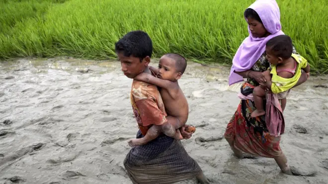 Umat Muslim Rohingya memilihy untuk menempuh perjalanan berat menuju perbatasan Bangladesh dibanding menghadapi risiko kekerasan di Rakhine.