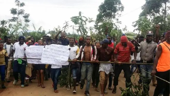 Young pipo dey protest