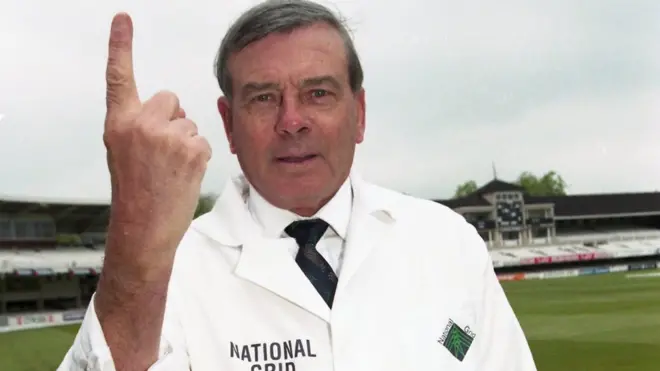 ڈکی برڈ اپنے کریئر کے دوران دنیا بھر کے تمام کھلاڑیوں میں قابل احترام اور مقبول امپائر رہے ہیں