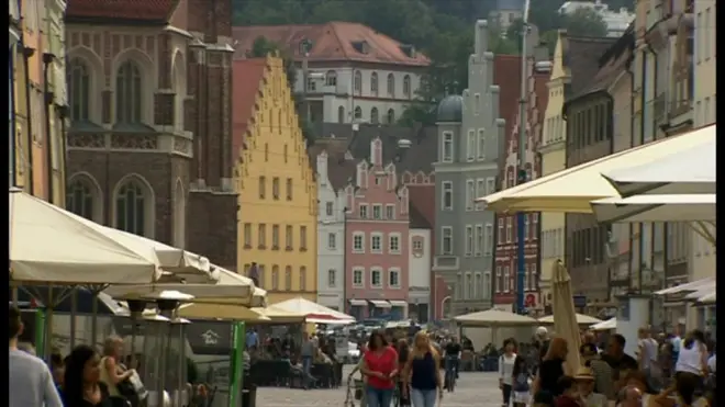 亡命希望者による攻撃事件が事件が相次いだドイツ南部のバイエルン州では、メルケル首相が推し進める「門戸開放型」の移民政策に対する不安が高まっている。