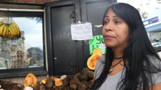 La maestra Liliana del Valle se queja de que su sueldo no le basta.