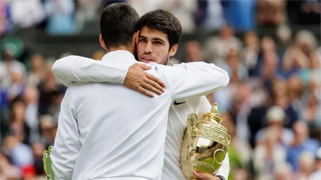 Alcaraz hugs Djokovic