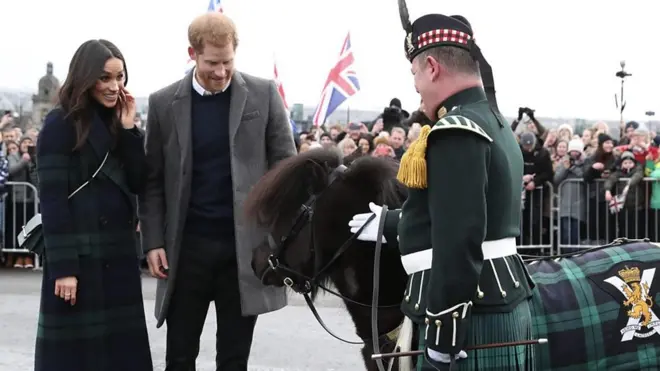 Принц Гарри и его невеста Меган Маркл посетили Эдинбургский замок