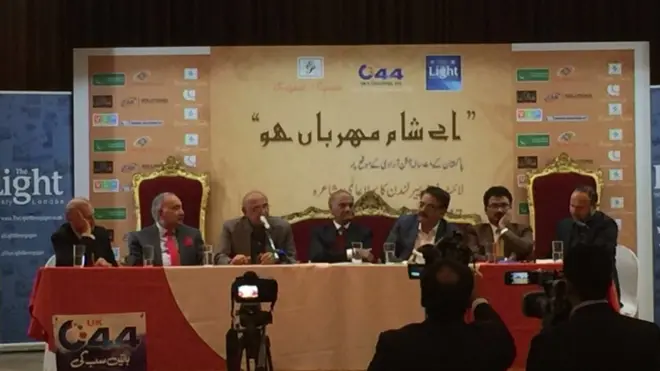 تقریب کے شرکا امجد اسلام امجد اور انور مسعود کے ساتھ