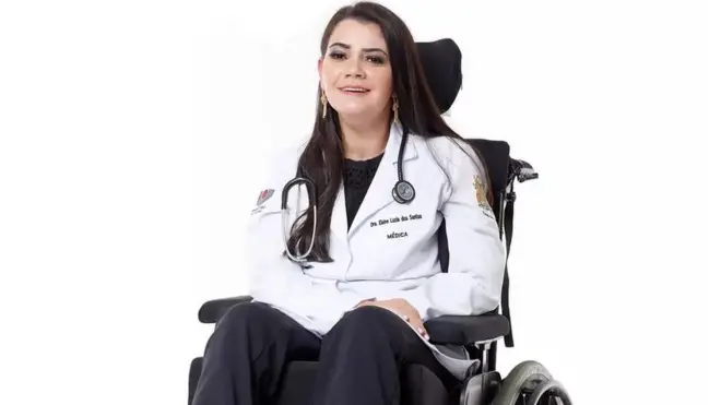 Elaine é a primeira brasileira a se formarroleta bet365 jogarmedicina com tetraparesia