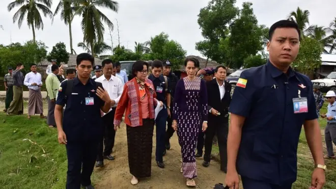 ဒေါ်အောင်ဆန်း စုကြည်ရဲ့ ရခိုင် ခရီးစဉ်မှာ စီးပွားရေး လုပ်ငန်းရှင်ကြီးတွေလည်း လိုက်ပါသွား