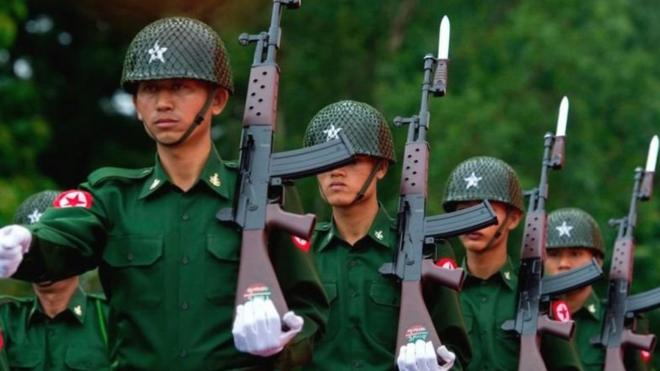 جنود في الجيش في ميانمار