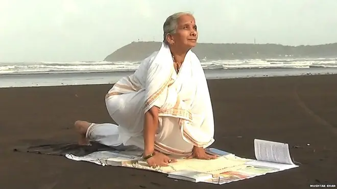 योगा आजी