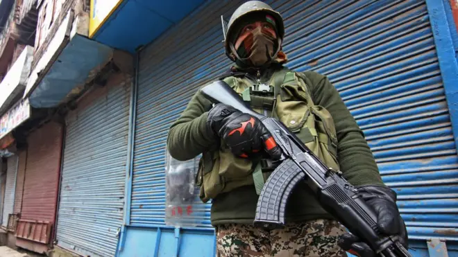 કશ્મીરમાં સૈનિક