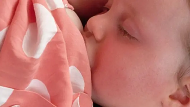 څېړنه وايي، طبیعي تی ورکول مور او ماشوم دواړو ته ګټه لري