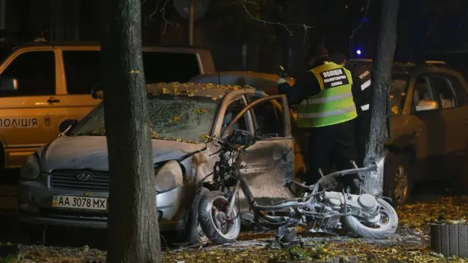 Крім пана Мосійчука, від вибуху постраждали ще четверо людей, в тому числі політолог Віталій Бала. Охоронець пана Мосійчука загинув.