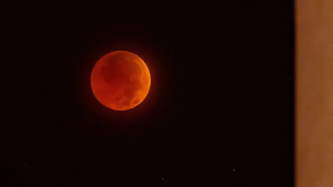 القمر الدامي