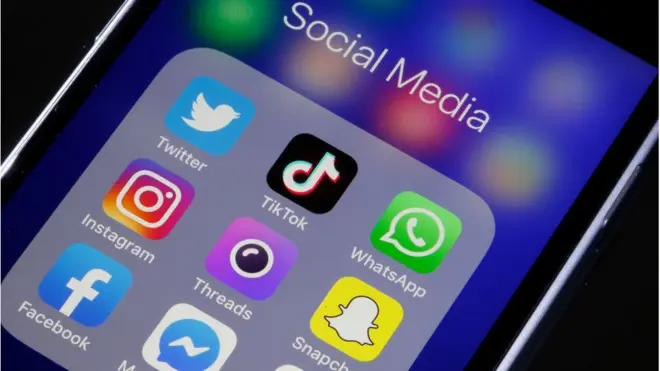 सोशल मीडिया