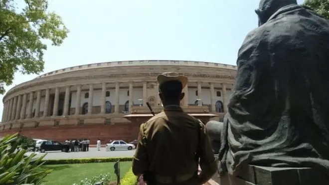 संसद, राजकारण, हल्ला.