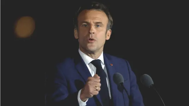 मैक्रों