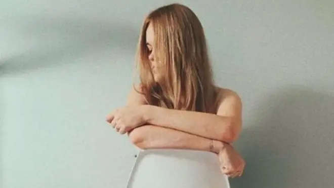 తమ శరీరాల మీద చారలను ప్రదర్శించటానికి తాము ఇంకా సిద్ధంగా లేమని కొంతమంది అంటున్నారు