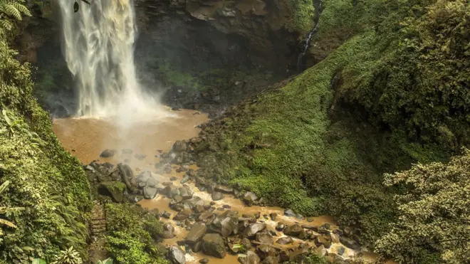 Kondisi air yang keruh di Curug Cipendok, Banyumas, Jawa Tengah.