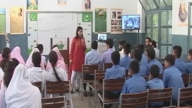 اس فیس بک لائیو کے لیے سوال مشترکہ تھے