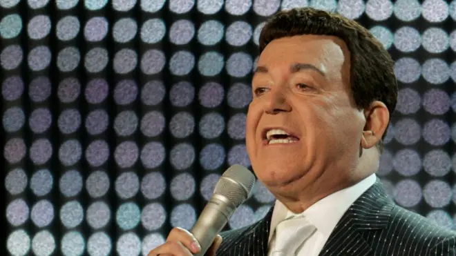 Iosif Kobzon performing in Latvia in 2009