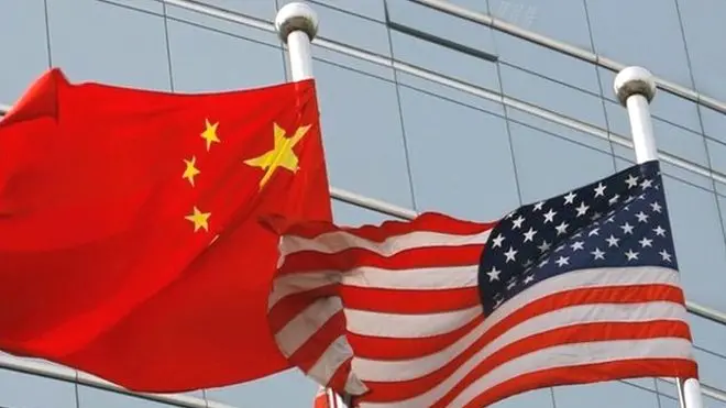 चीन और अमरीका के झंडे