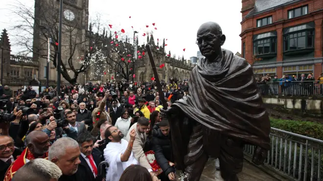 Gandhi statue unveiled in Manchester