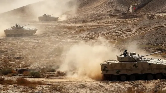 चीन की सेना के टैंकों की फ़ाइल तस्वीर