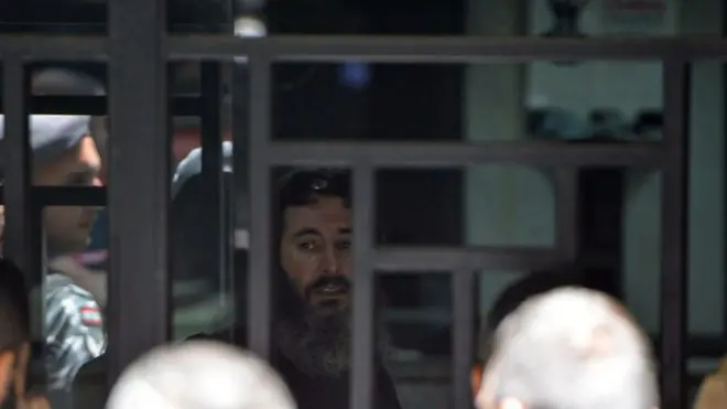 انتهت أزمة احتجاز رهائن في مصرف في لبنان من قبل مودِع بتوقيفه بعد تسليمه جزءا من قيمة حسابه في المصرف.