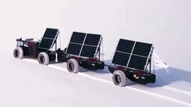 أول مركبة تعمل بالطاقة الشمسية تصل إلى القطب الجنوبي