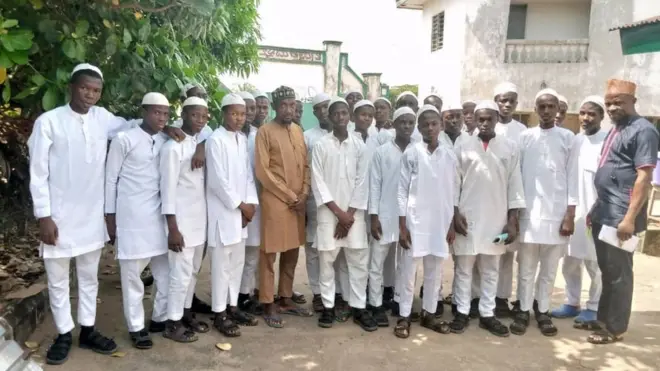 Ụmụakwụkwọ Alakụba n'ụlọakwụkwọ ha n'Afikpo