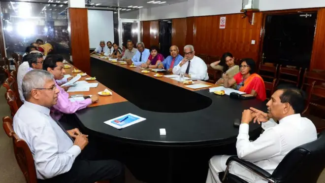 මෙම අවස්ථාවට සෞඛ්‍ය ලේකම් අනුර ජයවික‍්‍රම මහතා, සෞඛ්‍ය සේවා අධ්‍යක්ෂ ජනරාල් විශේෂඥ වෛද්‍ය පාලිත මහීපාල මහතා සහ බීම නිෂ්පාදන සමාගම් වල නිලධාරීන් පිරිසක් සහභාගිව සිටියහ.