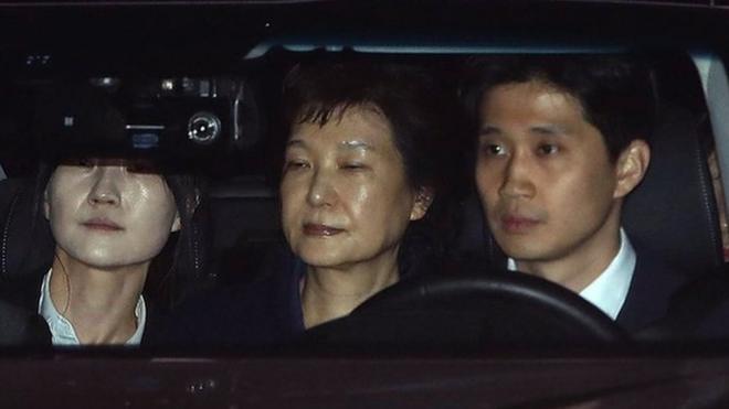 Ousted South Korean president Park Geun-hye leaves the prosecutors' office as she is transferred to a detention house in Seoul