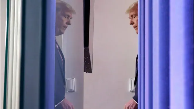 Tổng thống Donald Trump tại Nhà Trắng sau một cuộc họp báo hôm 05/11/2020