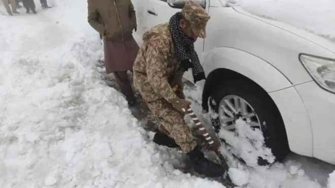 मरी में बर्फबारी