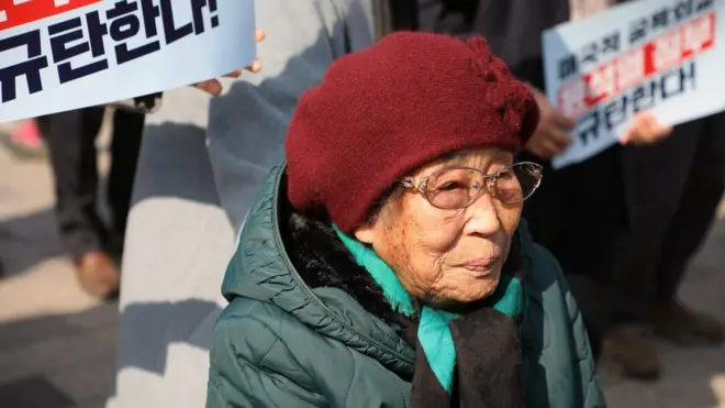 일본 강제동원 피해자 양금덕 할머니가 6일 광주 동구 5·18민주광장에서 '제3자 변제'를 골자로 한 정부의 강제동원 피해배상 해법안에 대해 입장을 발표하는 기자회견을 하고 있다