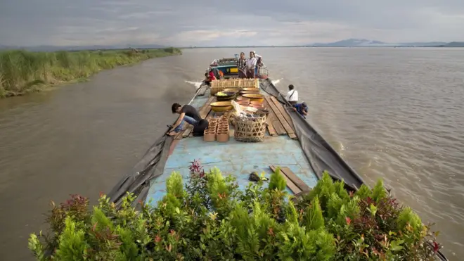 လုံခြုံမှု မရှိတဲ့ ရေယာဉ်စီး ခရီးသွားတွေ