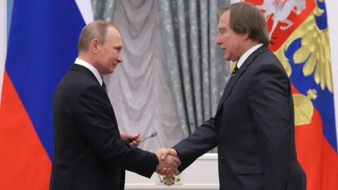 "Я горжусь, что у меня есть такие друзья", - сказал Владимир Путин о Сергее Ролдугине весной 2016 года.