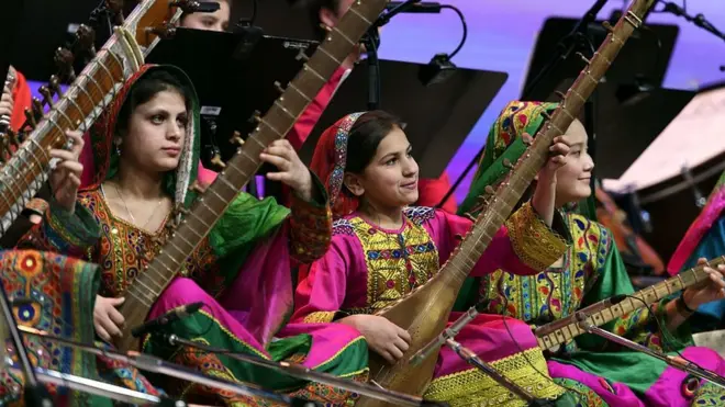 دا نجونې تر ډېره یتمیمې او یا هم د بې وزلو کورنیو غړې دي.