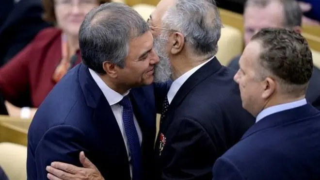 Новый спикер Думы Вячеслав Володин принимает поздравления. Изменит ли его руководство стиль обсуждений?