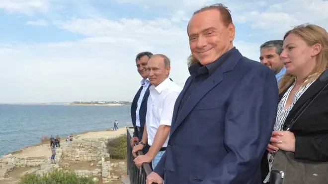 Екс-прем'єр Сільвіо Берлусконі хоча й не може поки претендувати на офіційні посади через судимість, однак його політична сила має всі шанси отримати владу в Італії. На фото він та президент Росії Володимир Путін під час візиту до Криму у 2015 року.