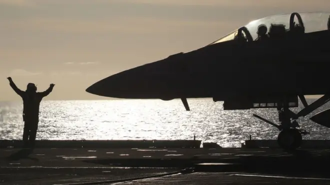 جو بائیڈن کی منتخب کردہ خارجہ امور کی ٹیم کے بارے میں مانا جاتا ہے کہ یہ ٹیم امریکی برتری پر یقین رکھتی ہے جس سے ممکن ہے کہ نئی انتظامیہ کے تحت امریکی فوجی قوت کا استعمال بڑھ جائے