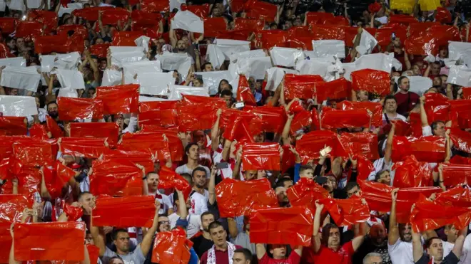 „Iks" protiv Napolija i eventualna pobeda nad Parižanima u Beogradu, mogli bi Zvezdu da sa trećeg mesta odvedu u Ligu Evrope